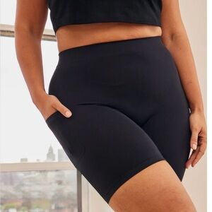 Black shapewear shorts cargo with pockets
